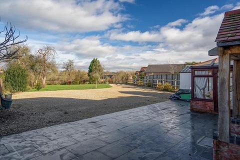 5 bedroom end of terrace house for sale, Astwood Lane, Feckenham, Redditch