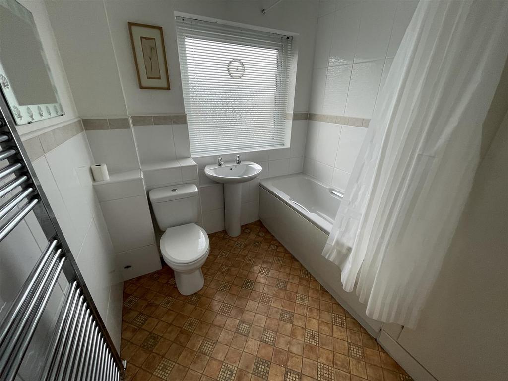 Russell Ct IMG 7068.jpg