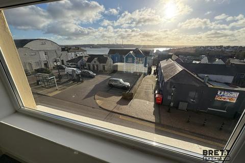 2 bedroom flat to rent, 15b Charles Street, Milford Haven, Pembrokeshire. SA73 2AA