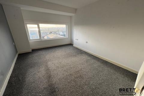 2 bedroom flat to rent, 15b Charles Street, Milford Haven, Pembrokeshire. SA73 2AA