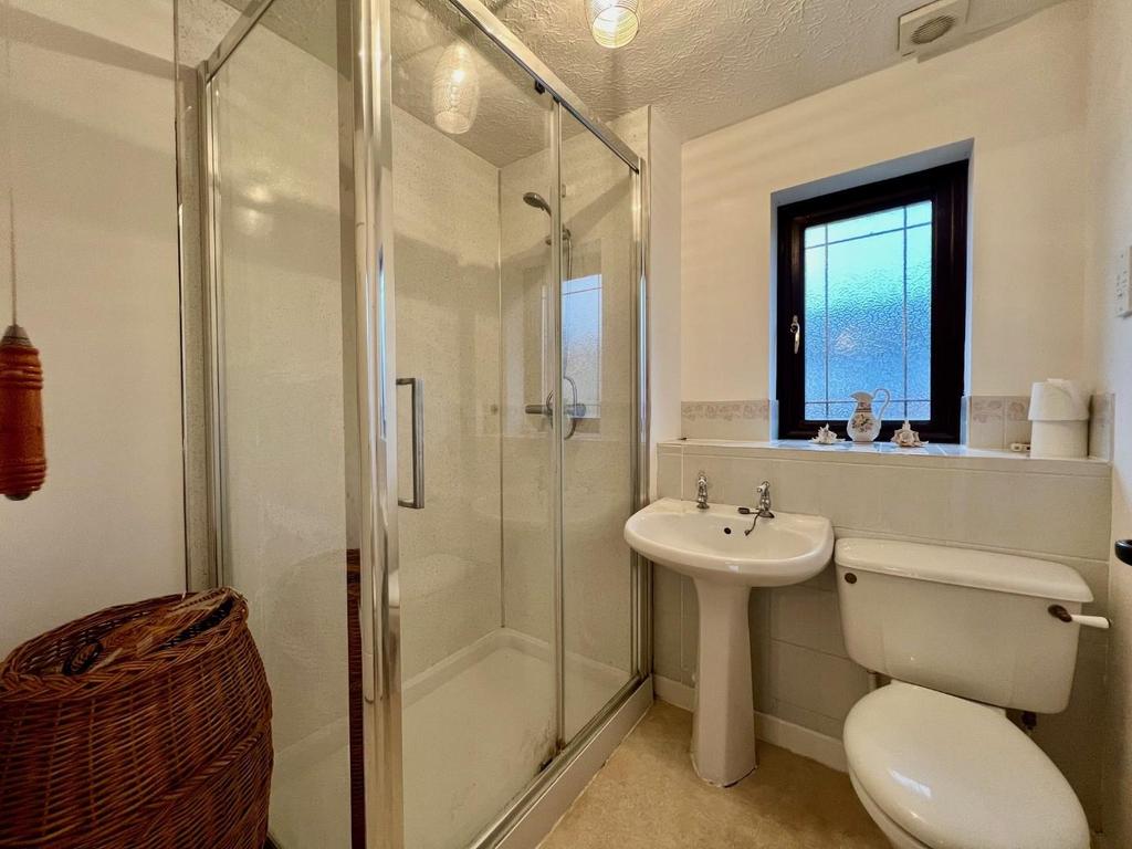 22 LT - Bathroom.jpg