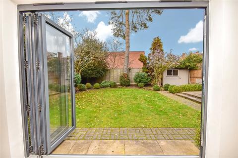 3 bedroom detached house to rent, Endsleigh Court, Colchester, CO3