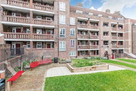 1 bedroom flat to rent, Dog Kennel Hill Estate London SE22