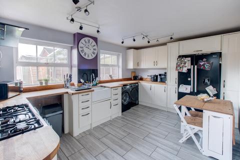 4 bedroom semi-detached house for sale, Mercot Close, Oakenshaw South, Redditch, Worcestershire, B98