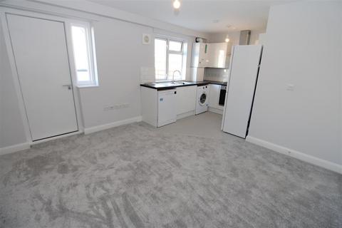 2 bedroom flat to rent, Station Square, Petts Wood, Orpington