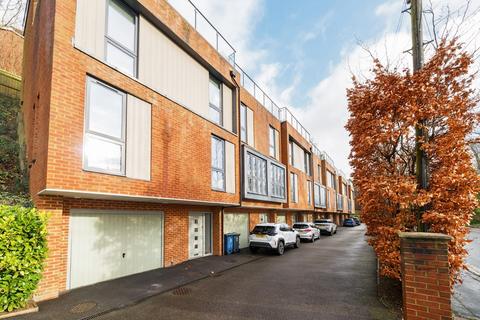 3 bedroom terraced house for sale, Millbank Close, Farnham, Surrey, GU9