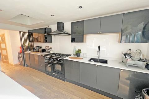 24 Flora Gardens, Romford, RM6 4BG