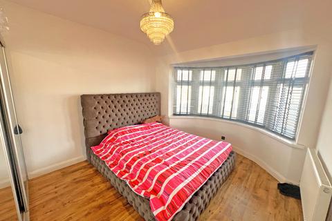 24 Flora Gardens, Romford, RM6 4BG
