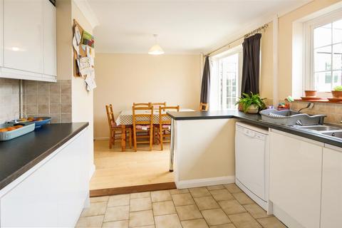 2 bedroom terraced house to rent, Leander Road, Bosham