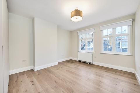 2 bedroom flat to rent, Weymouth Mews Marylebone W1G