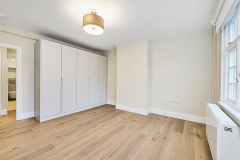 2 bedroom flat to rent, Weymouth Mews Marylebone W1G