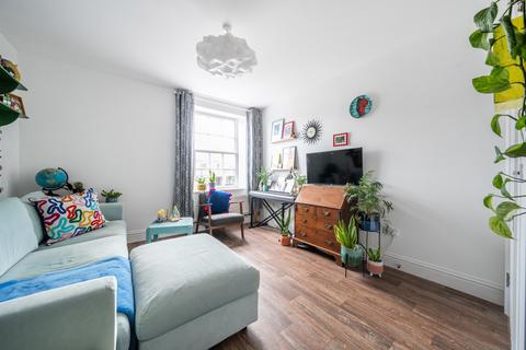 1 bedroom flat for sale, Broad Street, Alresford, Hampshire, SO24