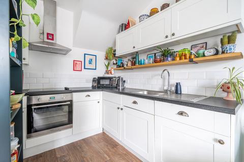 1 bedroom flat for sale, Broad Street, Alresford, Hampshire, SO24