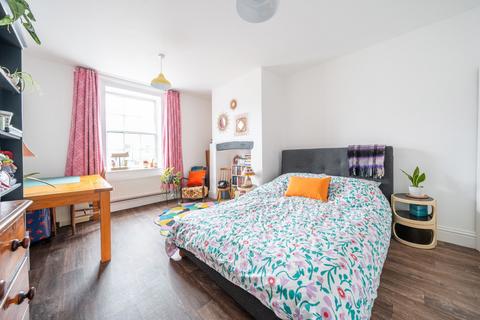 1 bedroom flat for sale, Broad Street, Alresford, Hampshire, SO24