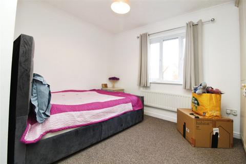 2 bedroom semi-detached house to rent, Foxglove Road, Rush Green, Romford, RM7