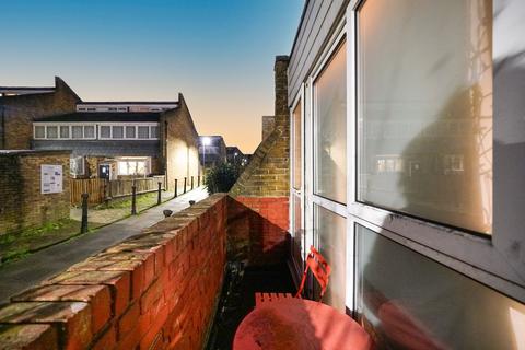 1 bedroom flat for sale, Woodvale Walk, London, SE27