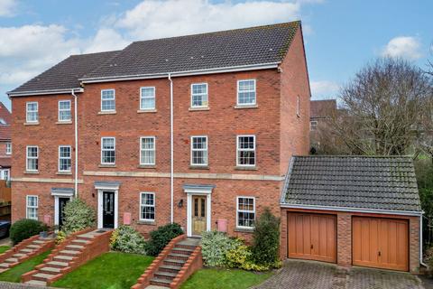 4 bedroom townhouse for sale, Osborne Road, The Oakalls, Bromsgrove, B60 2TF