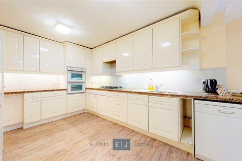 3 bedroom detached bungalow to rent, Hainault Grove, Chigwell IG7