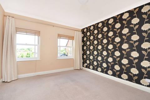 2 bedroom flat to rent, Horseshoe Lane East, Merrow, Guildford, GU1