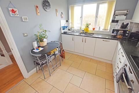 4 bedroom terraced house for sale, Vineyard Crescent, Rainham, Gillingham