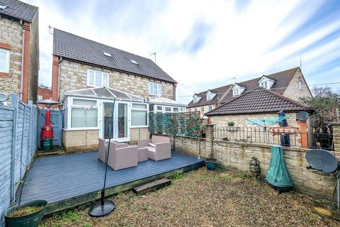 3 bedroom semi-detached house for sale, Parade Court, Bristol BS5