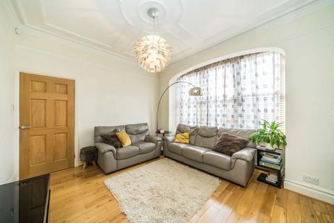 3 bedroom maisonette to rent, Lucien Road, London SW17