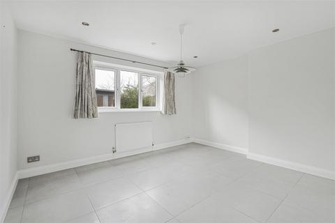 3 Marie Close, Poundon, Bicester, OX27 9BH