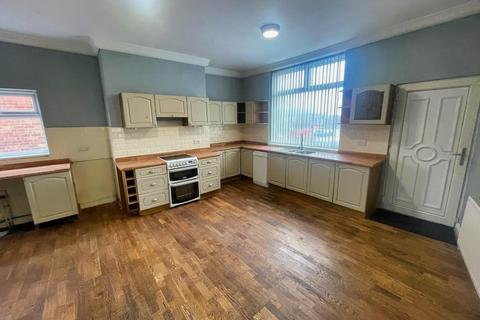 4 bedroom end of terrace house to rent, Pitt Street West, Barnsley