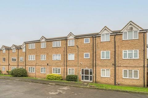 1 bedroom flat for sale, Seymour Way, Sunbury-On-Thames TW16