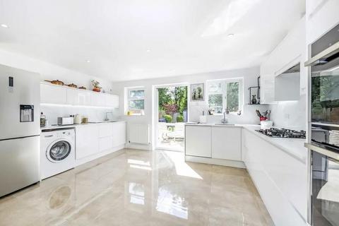 4 bedroom house for sale, Wonderfully Modernised 4 Bedroom House Holders Hill Road, London