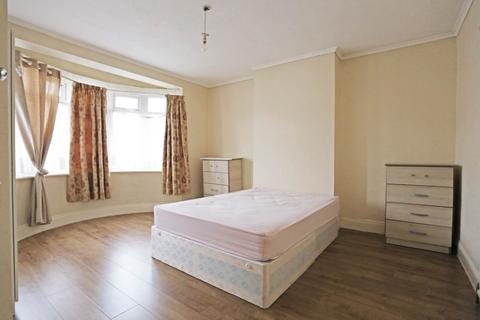 3 bedroom semi-detached house to rent, Whalebone Lane North, Chadwell Heath, Romford, RM6