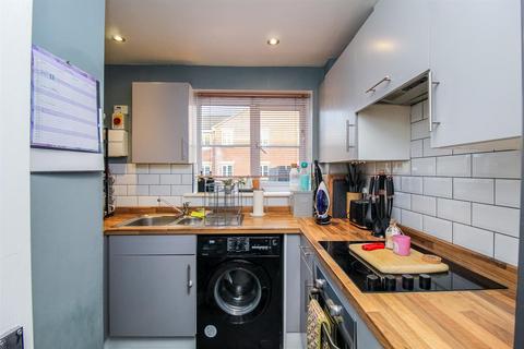 2 bedroom end of terrace house for sale, Marsden Avenue, Ossett WF5