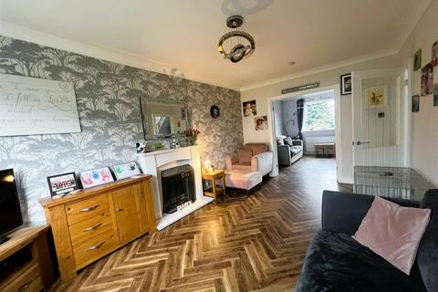 2 Markfield Close, Low Moor, Bradford, BD12 0UW