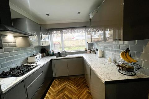 2 Markfield Close, Low Moor, Bradford, BD12 0UW
