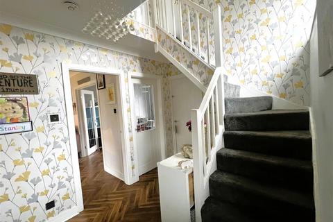 2 Markfield Close, Low Moor, Bradford, BD12 0UW