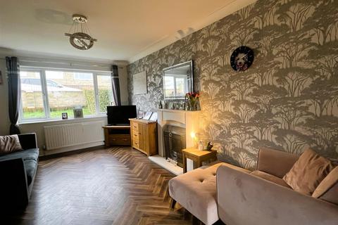2 Markfield Close, Low Moor, Bradford, BD12 0UW