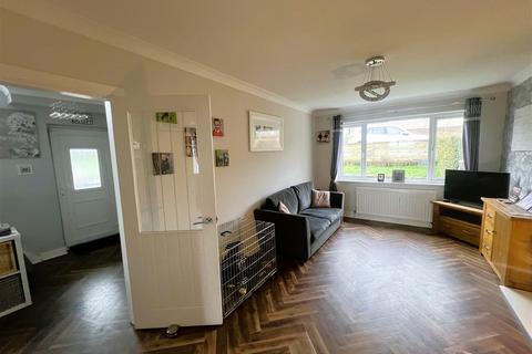 2 Markfield Close, Low Moor, Bradford, BD12 0UW