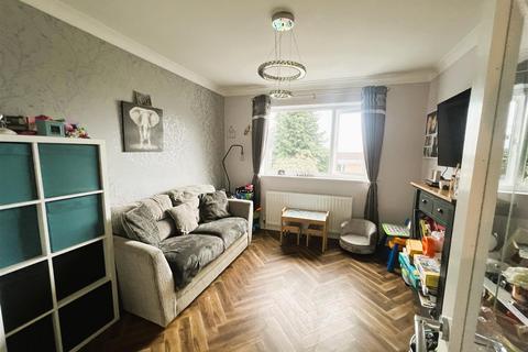 2 Markfield Close, Low Moor, Bradford, BD12 0UW