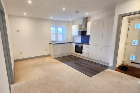 3 bedroom maisonette to rent, Byfleet, Surrey, KT14