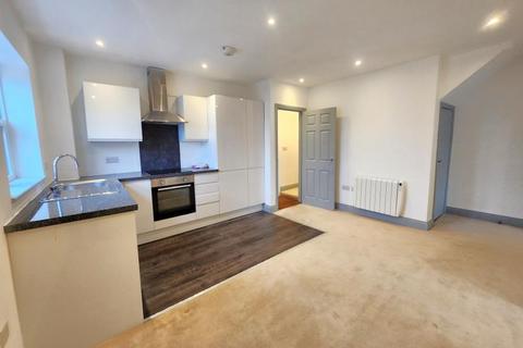 3 bedroom maisonette to rent, Byfleet, Surrey, KT14