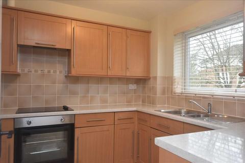 2 bedroom flat to rent, Cranston Close, Ickenham