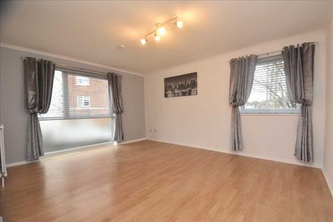 2 bedroom flat to rent, Cranston Close, Ickenham