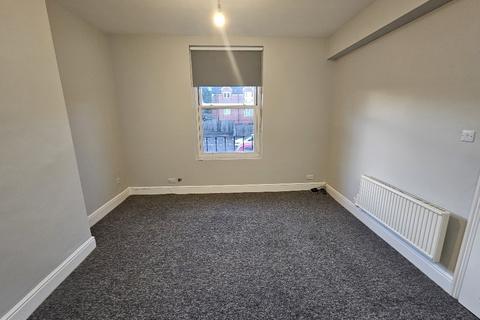 2 bedroom flat to rent, Octavian House