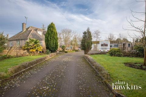 3 bedroom detached bungalow for sale, Farthing Lane, Lyneham SN15 4