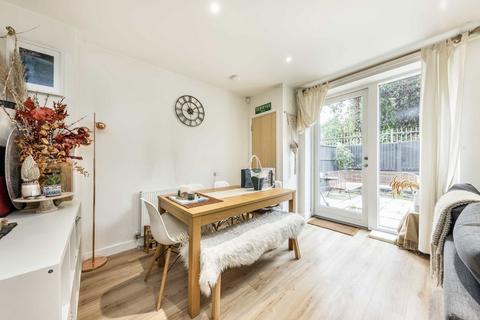 2 bedroom flat to rent, Nauticus Walk, London E14