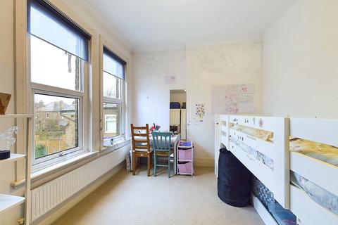 2 bedroom apartment to rent, St Margarets Road, St Margarets