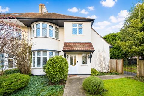 Copthall Gardens, Mill Hill, NW7