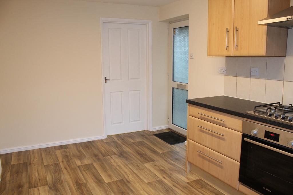 Fitted Kitchen Picture 3
