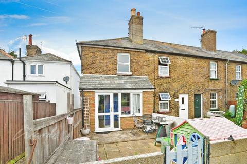 2 bedroom end of terrace house to rent, Dover Road Walmer CT14