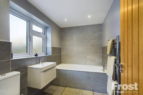23 Wharf Road, Wraysbury, Staines-upon-thames, TW19 5JQ
